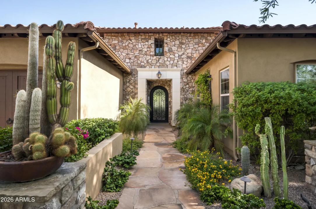 Real Estate Picture 3