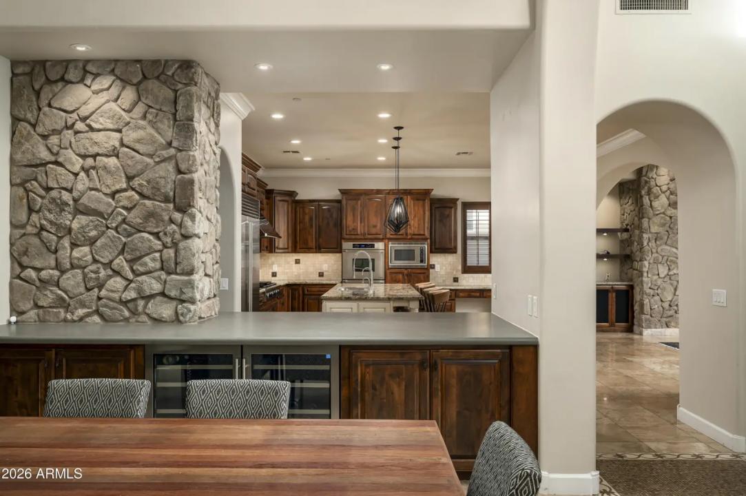 Real Estate Picture 7