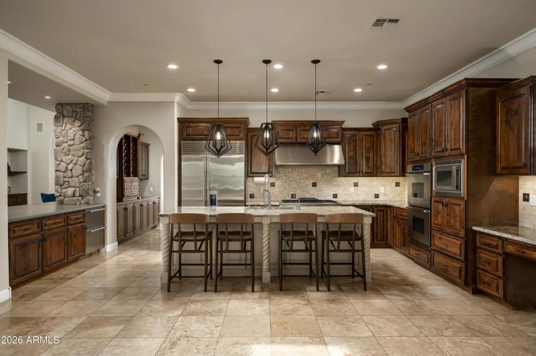 Real Estate Picture 8