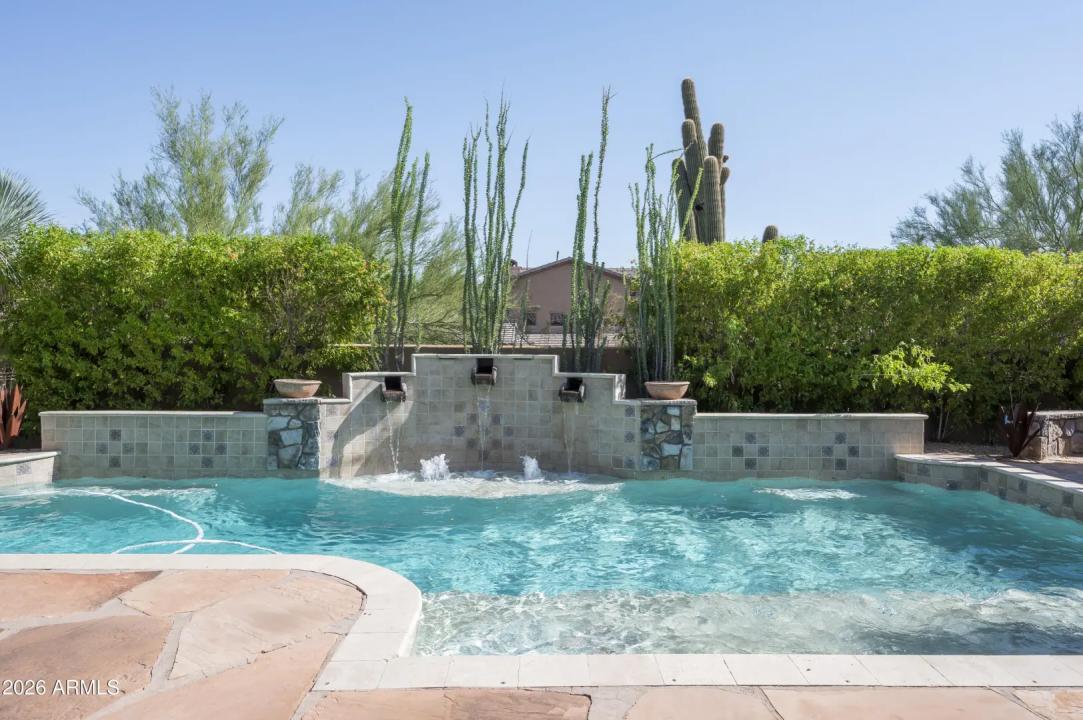 Real Estate Picture 16