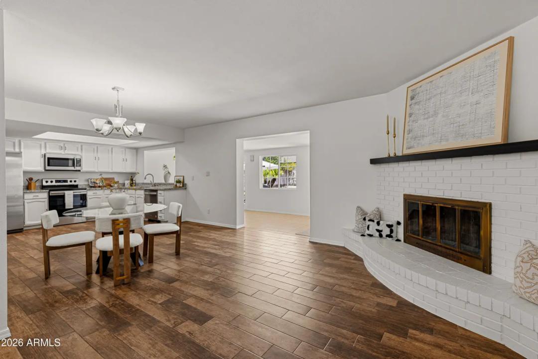 Real Estate Picture 4