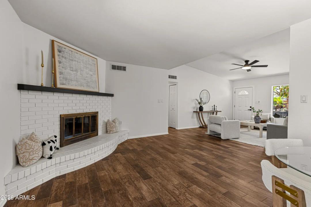 Real Estate Picture 5