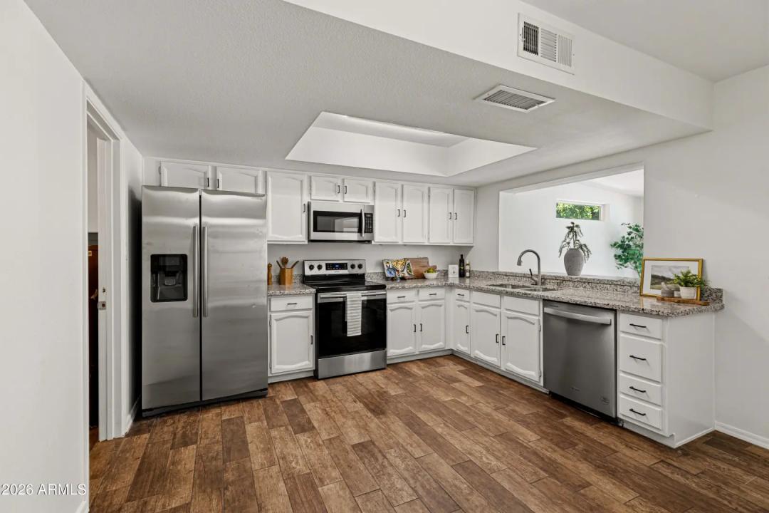 Real Estate Picture 7