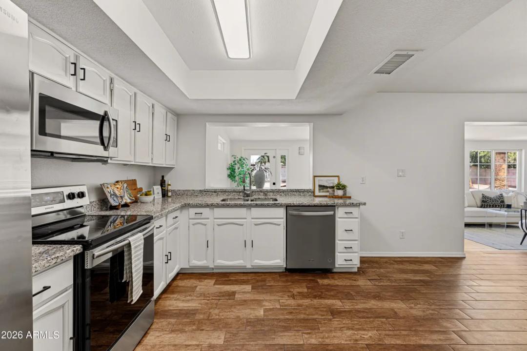 Real Estate Picture 8