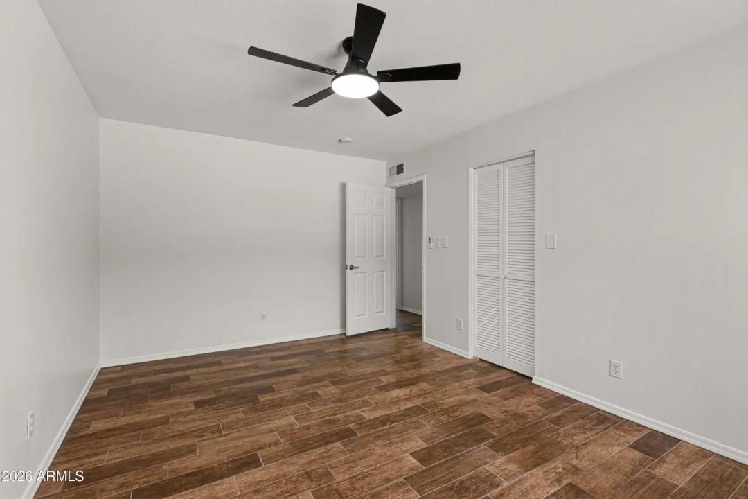 Real Estate Picture 18