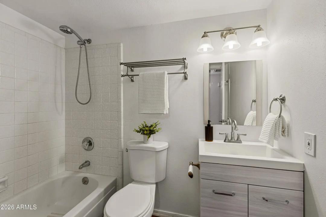 Real Estate Picture 24