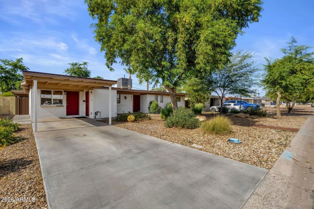 Real Estate Picture 3