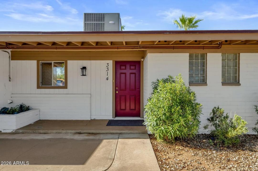 Real Estate Picture 4