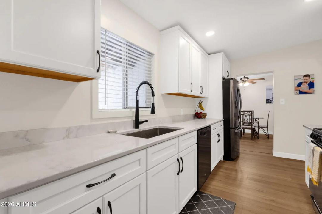 Real Estate Picture 7
