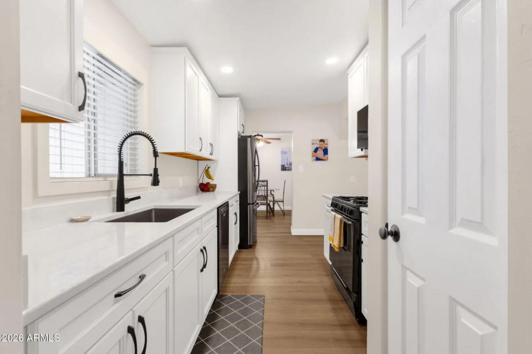Real Estate Picture 8