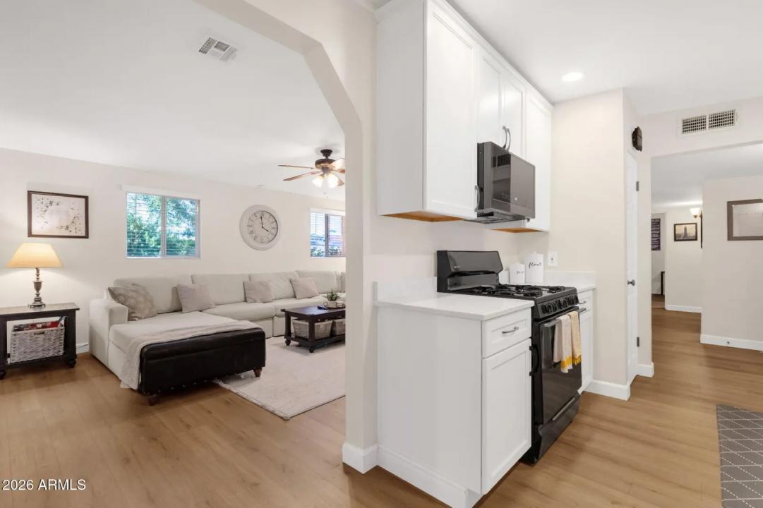 Real Estate Picture 9