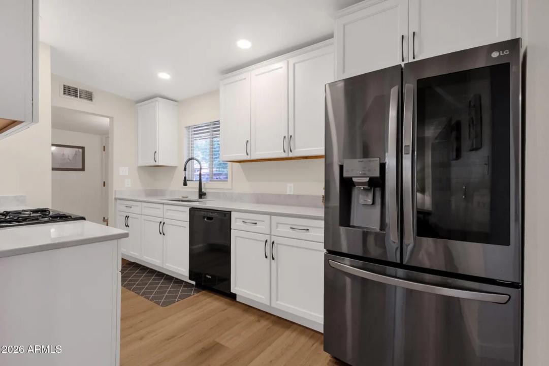 Real Estate Picture 10