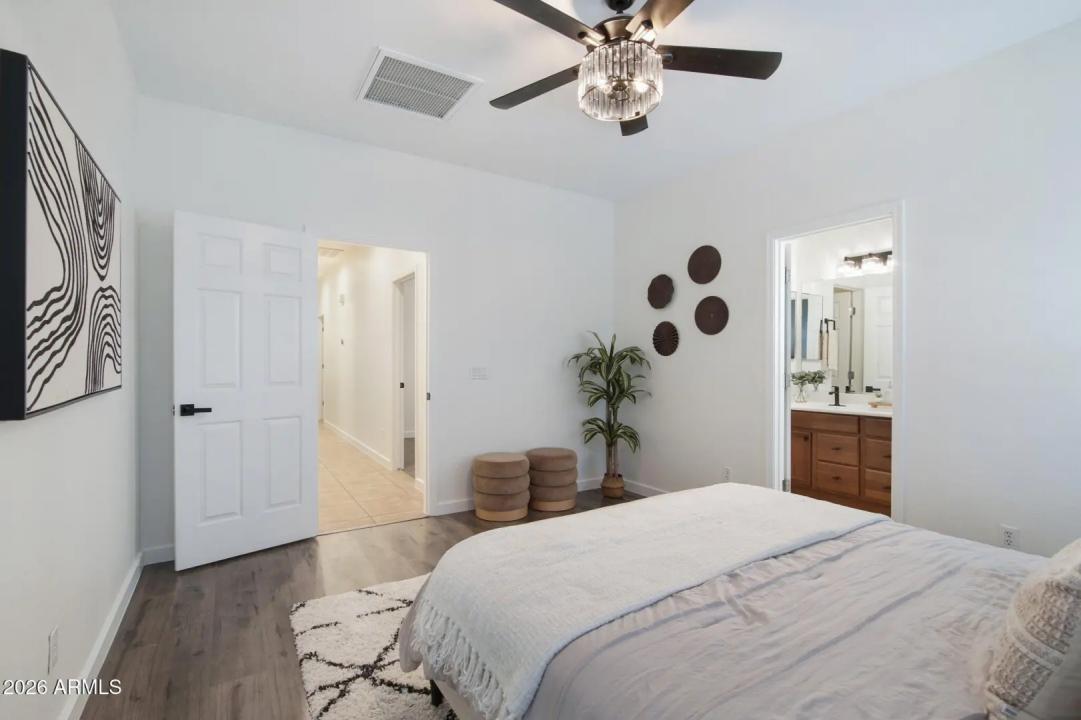 Real Estate Picture 16