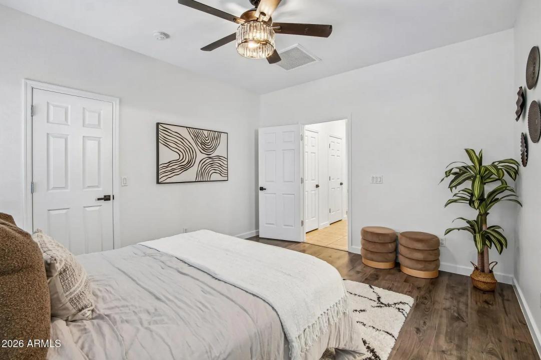 Real Estate Picture 17
