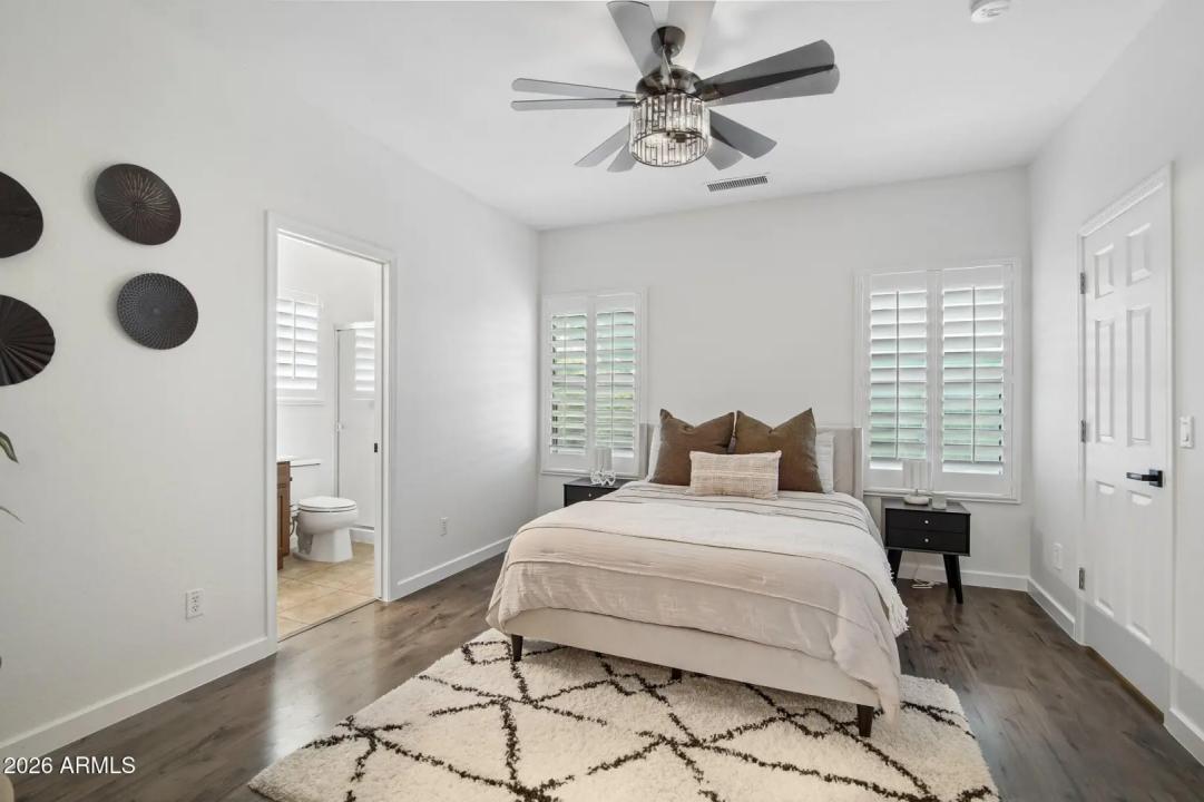 Real Estate Picture 15