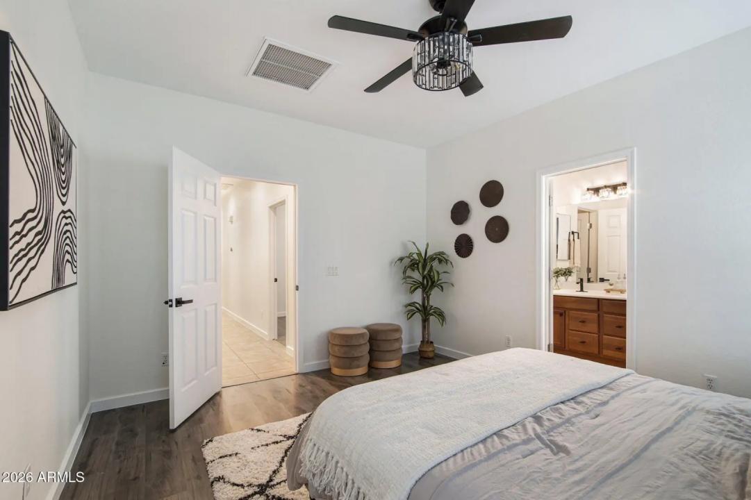 Real Estate Picture 18