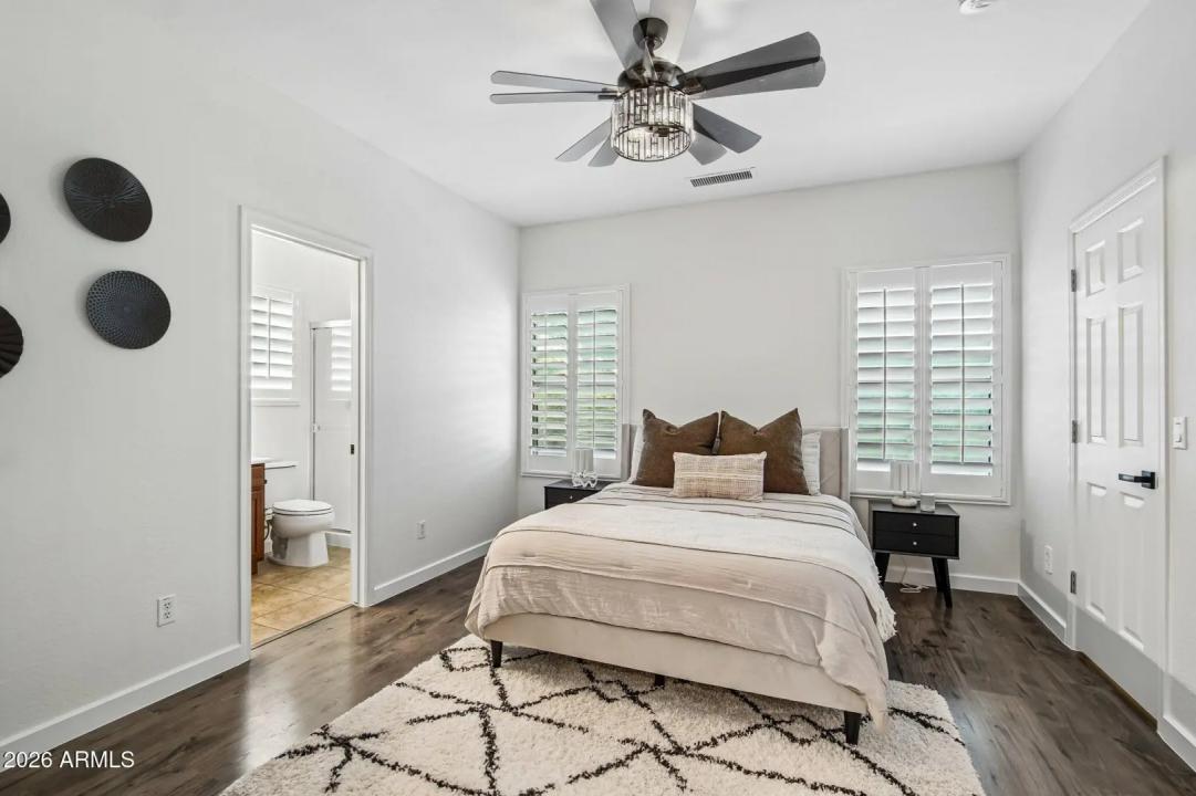 Real Estate Picture 5