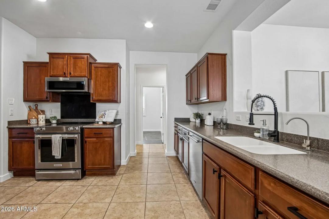 Real Estate Picture 8