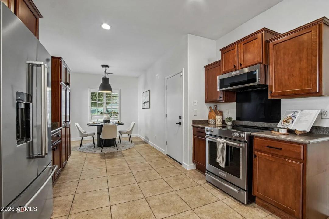 Real Estate Picture 9