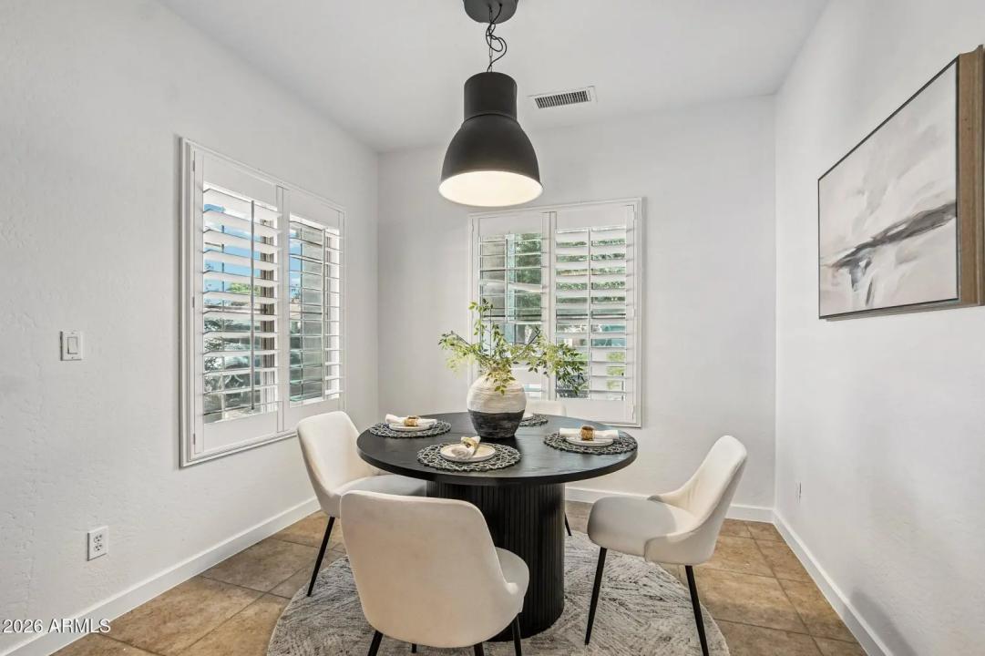 Real Estate Picture 4