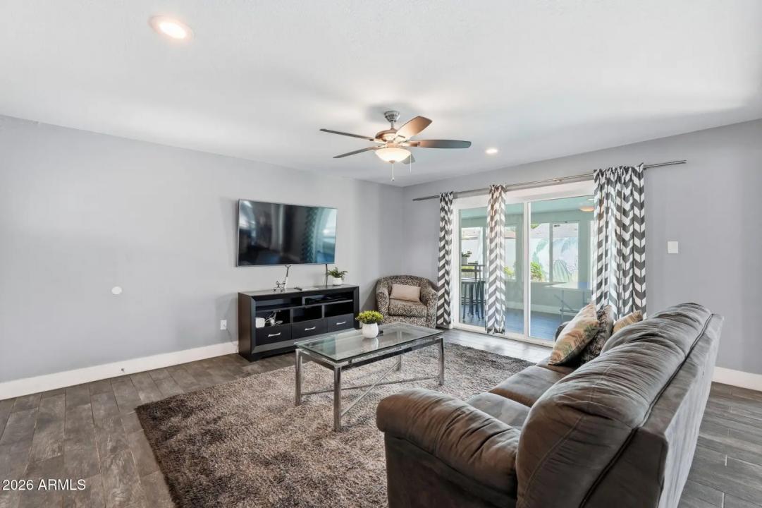 Real Estate Picture 4