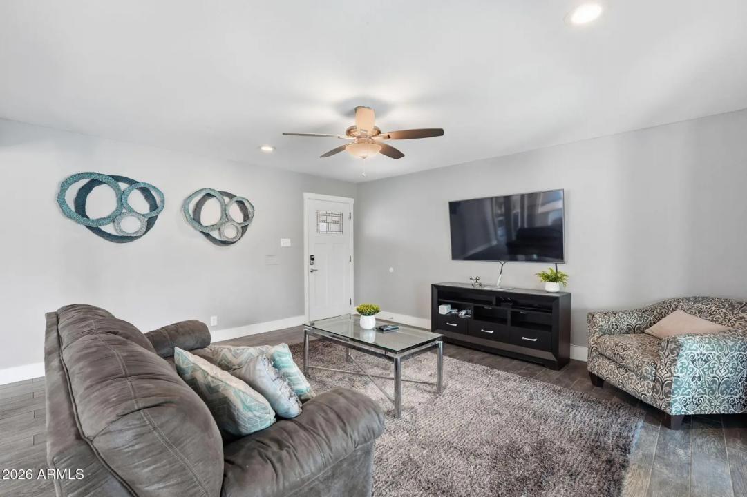 Real Estate Picture 5