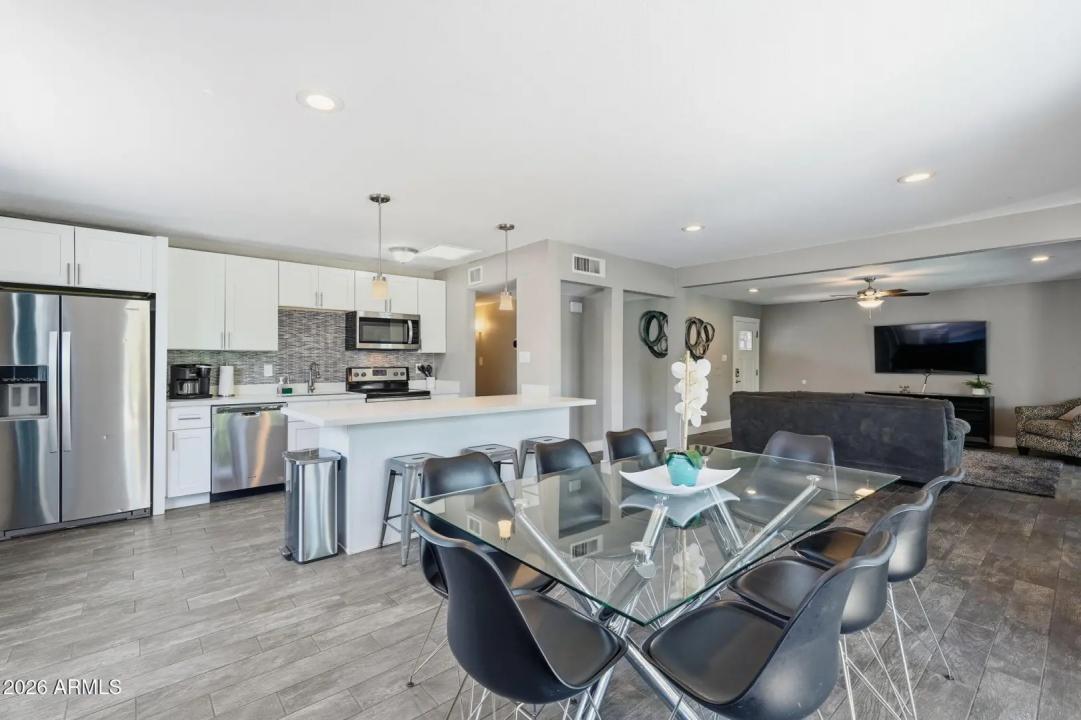 Real Estate Picture 11