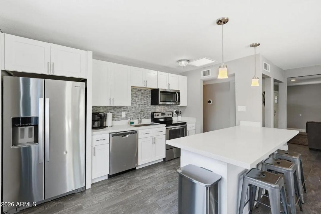 Real Estate Picture 7