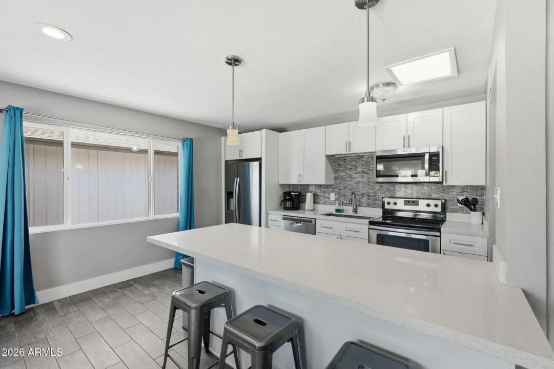 Real Estate Picture 9