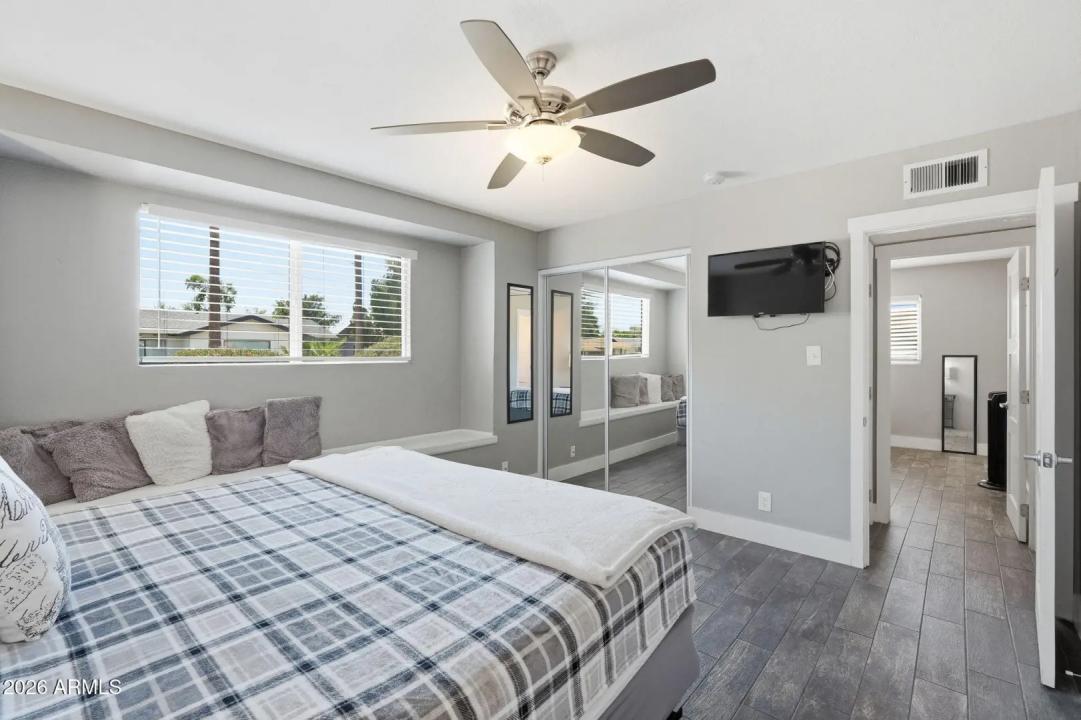 Real Estate Picture 15