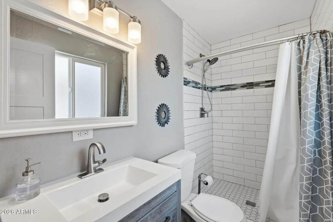 Real Estate Picture 16