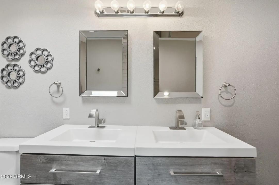 Real Estate Picture 24
