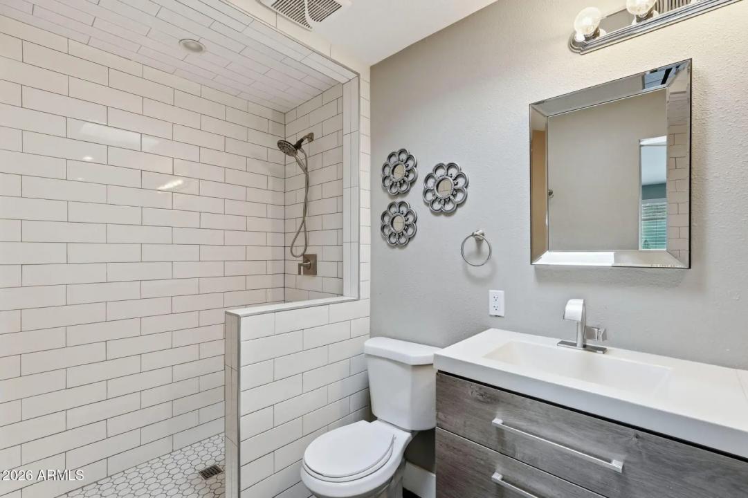 Real Estate Picture 25