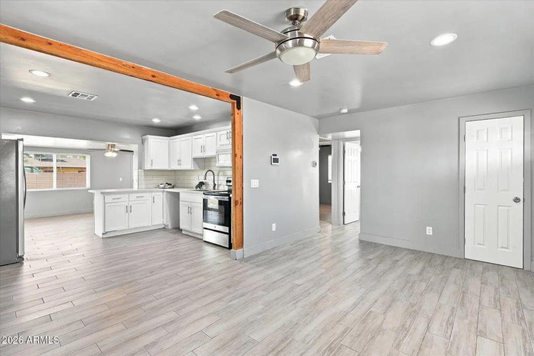 Real Estate Picture 3