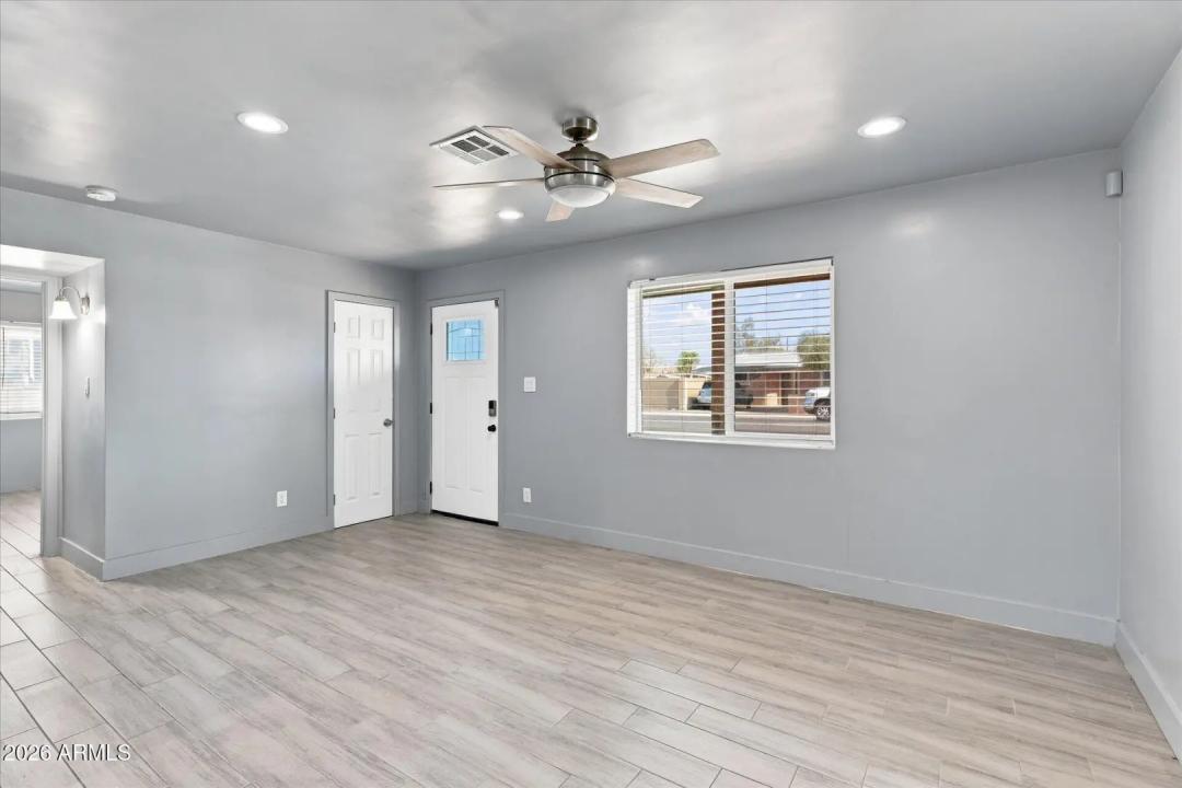 Real Estate Picture 4