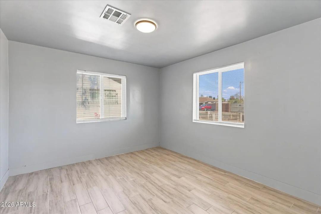 Real Estate Picture 19
