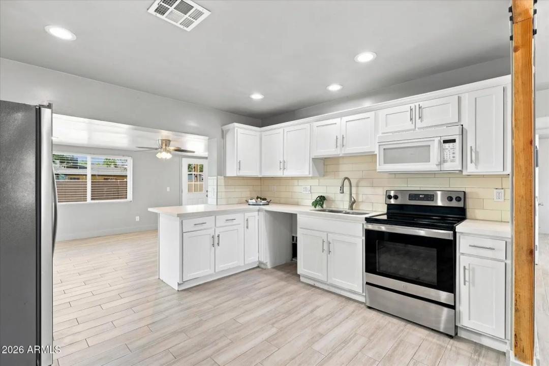 Real Estate Picture 6