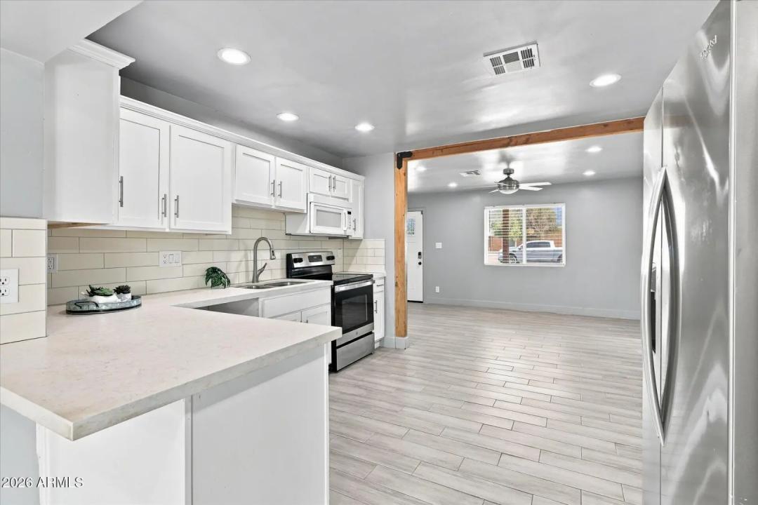 Real Estate Picture 8