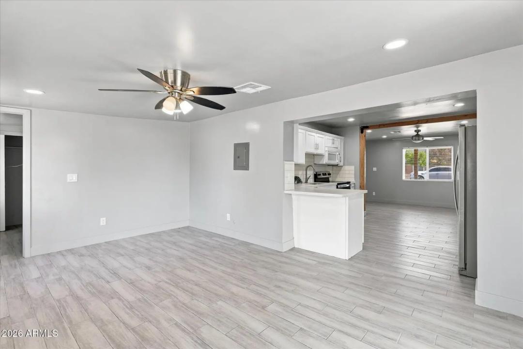 Real Estate Picture 10