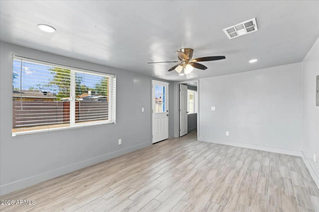 Real Estate Picture 11