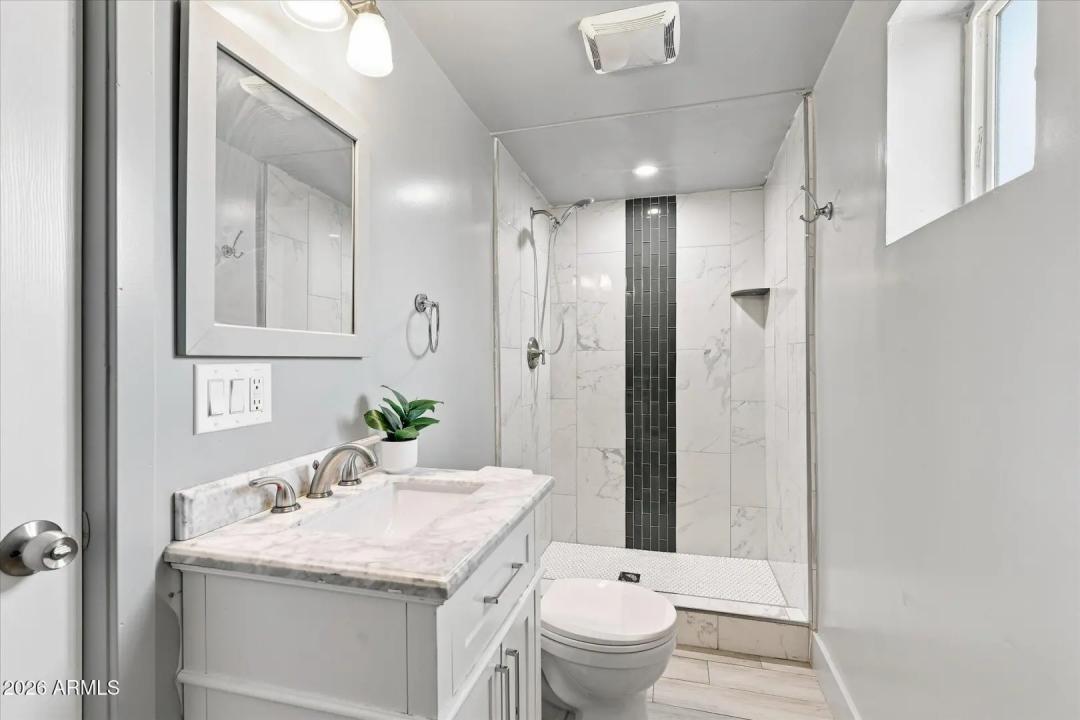 Real Estate Picture 16