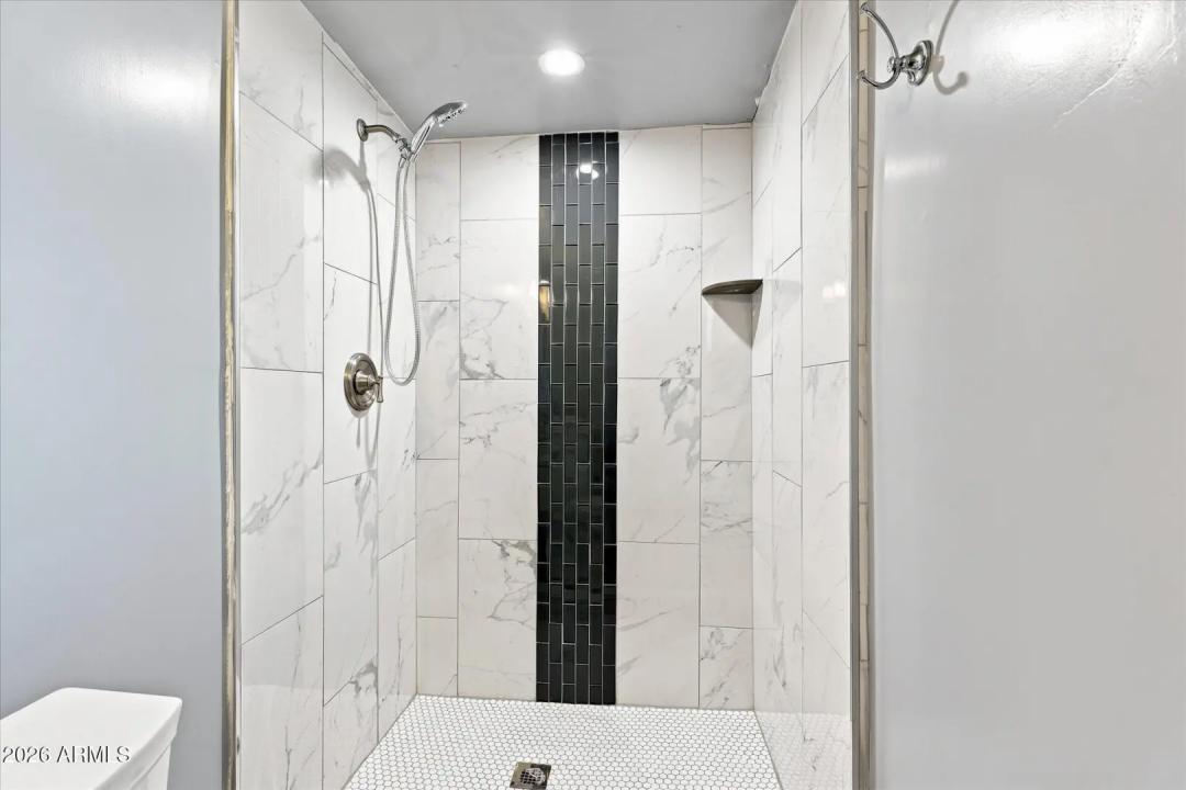 Real Estate Picture 17