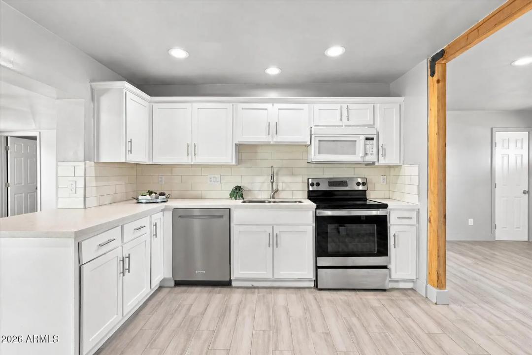 Real Estate Picture 7