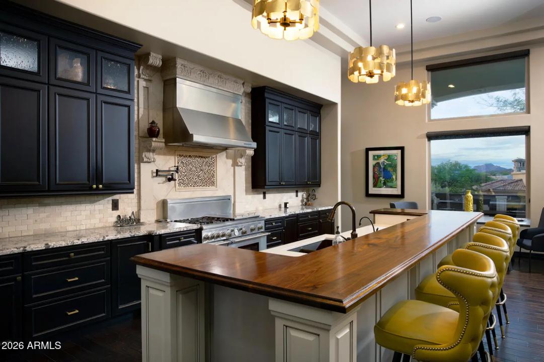Real Estate Picture 7