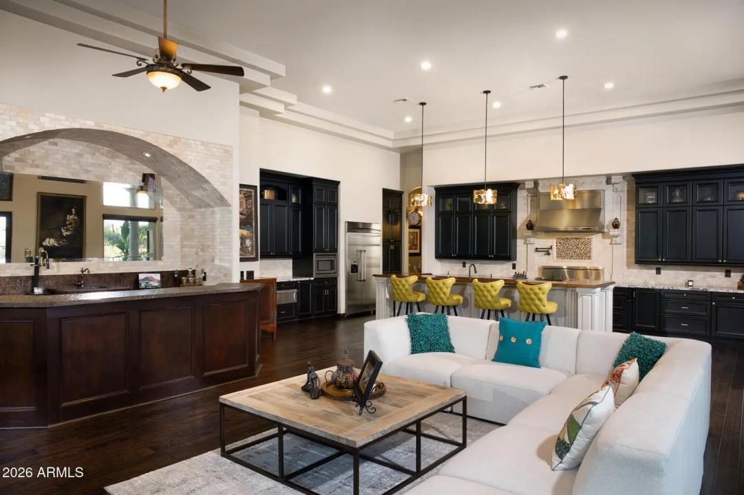 Real Estate Picture 8