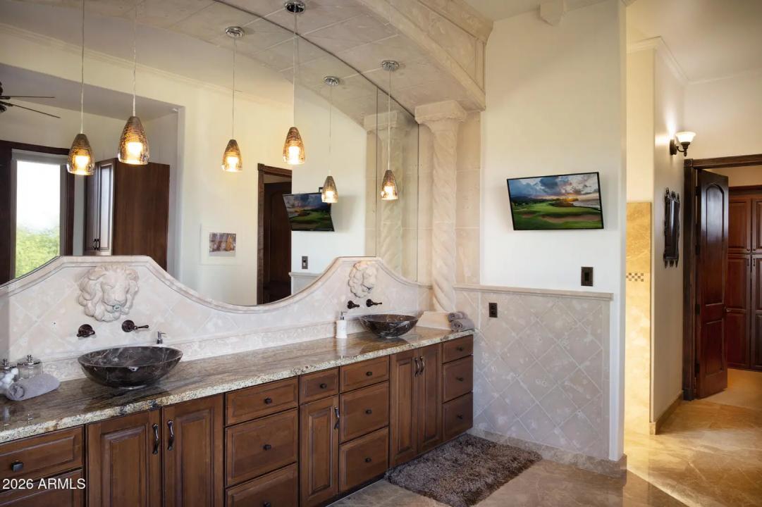 Real Estate Picture 17