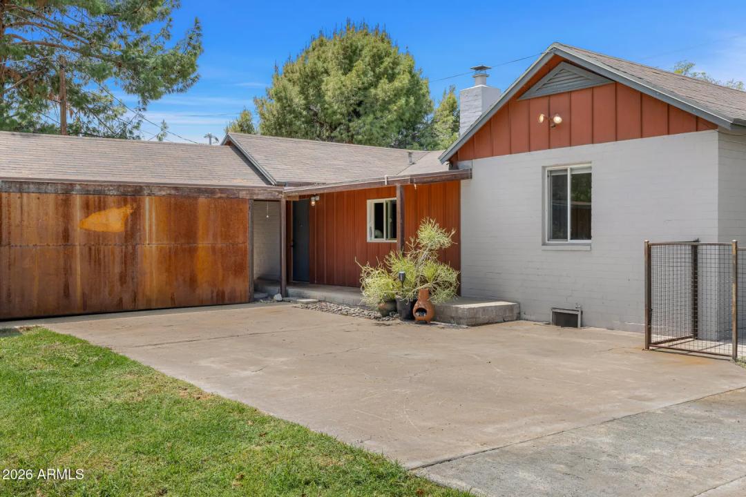 Real Estate Picture 16