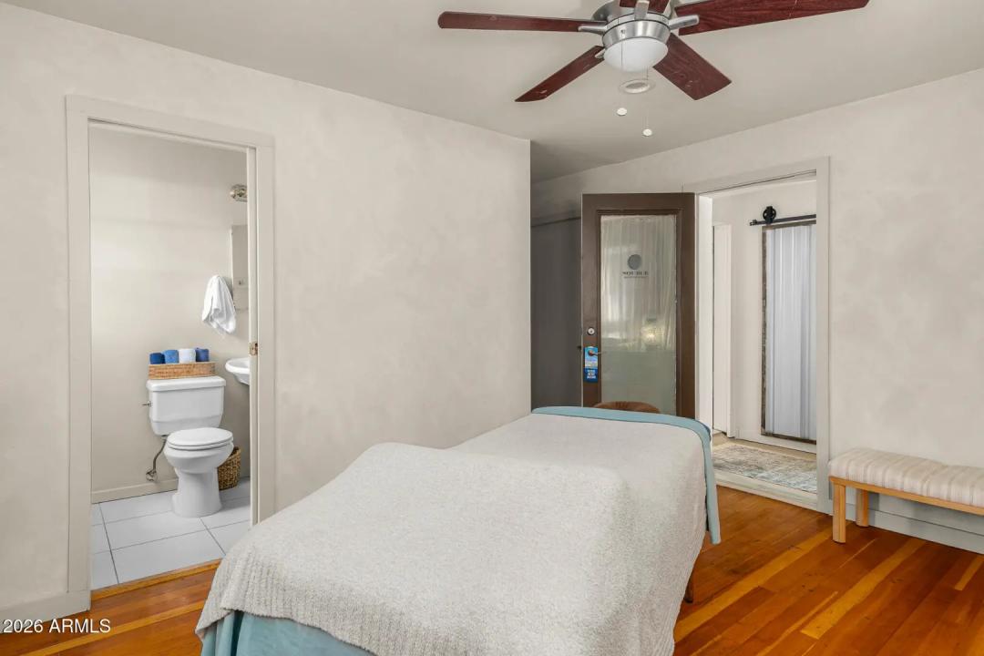 Real Estate Picture 11