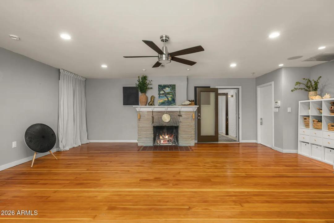 Real Estate Picture 5