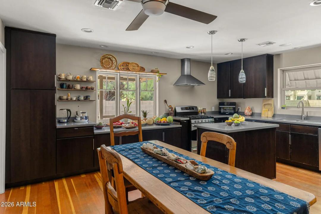 Real Estate Picture 4
